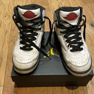 Jordan 2 Chicago Retro size 6Y.